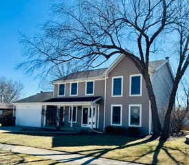 530 Cypress Bridge Road, Lake Zurich, IL 60047