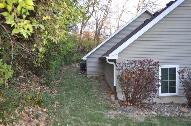 3404 N 9th Street, St Joseph, MO 64505