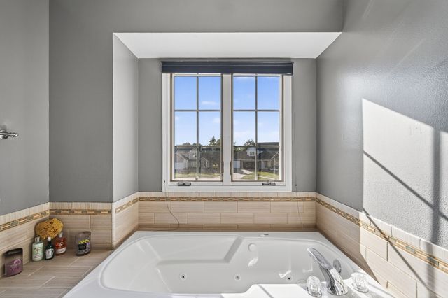 1235 Bentwood Court, Altoona, IA 50009
