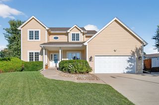 1235 Bentwood Court, Altoona, IA 50009