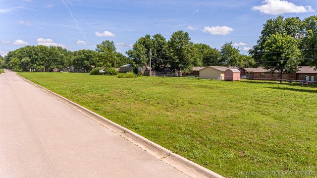 406 W 7th Street, Dewey, OK 74029