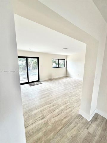 3740 NW 188th St, Miami Gardens, FL 33055