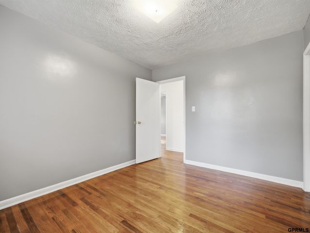 2612 W Chandler Road, Bellevue, NE 68147