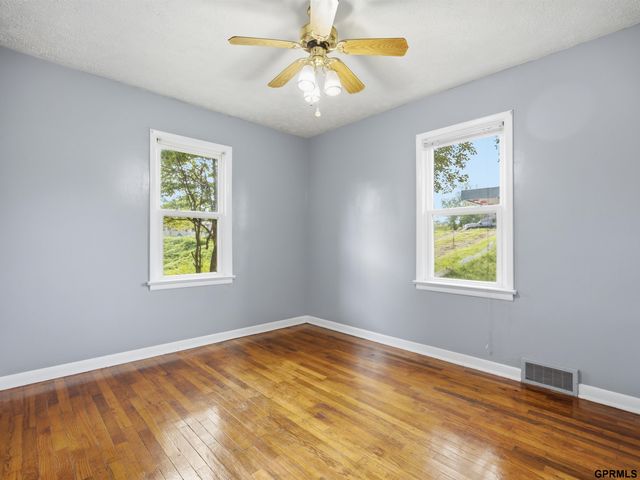 2612 W Chandler Road, Bellevue, NE 68147