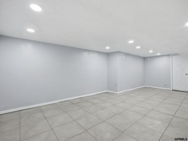 2612 W Chandler Road, Bellevue, NE 68147
