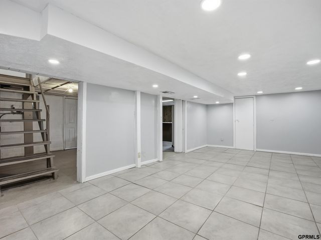 2612 W Chandler Road, Bellevue, NE 68147