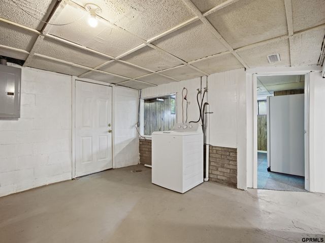 2612 W Chandler Road, Bellevue, NE 68147