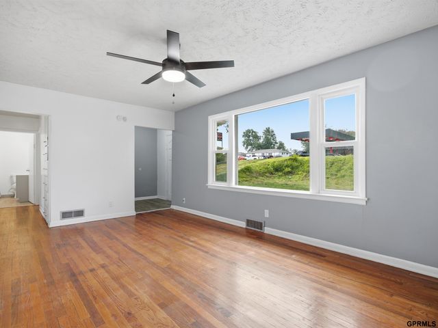2612 W Chandler Road, Bellevue, NE 68147