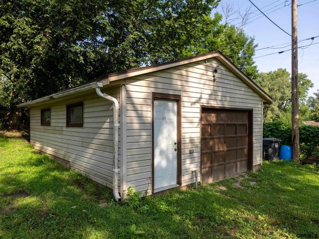 2612 W Chandler Road, Bellevue, NE 68147