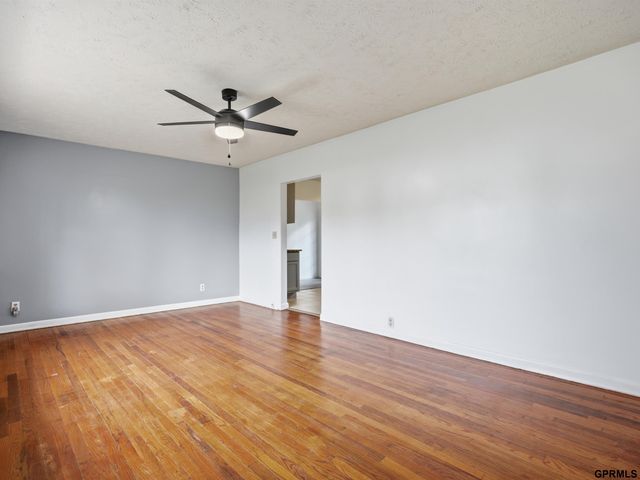 2612 W Chandler Road, Bellevue, NE 68147