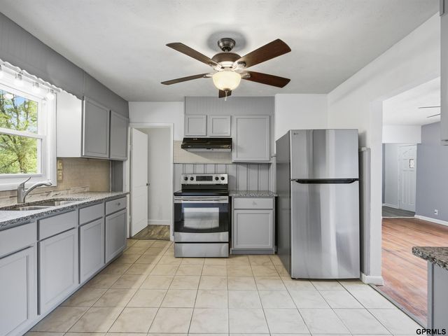 2612 W Chandler Road, Bellevue, NE 68147