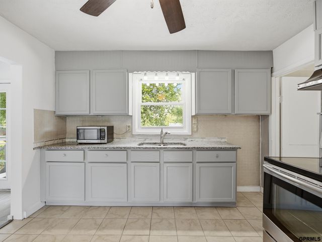 2612 W Chandler Road, Bellevue, NE 68147