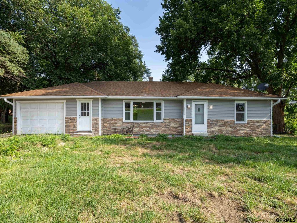2612 W Chandler Road, Bellevue, NE 68147