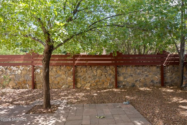 891 Chateau Drive, Las Cruces, NM 88005