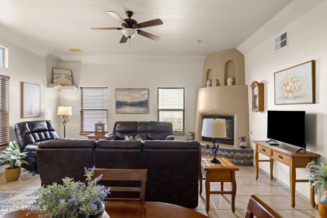 891 Chateau Drive, Las Cruces, NM 88005