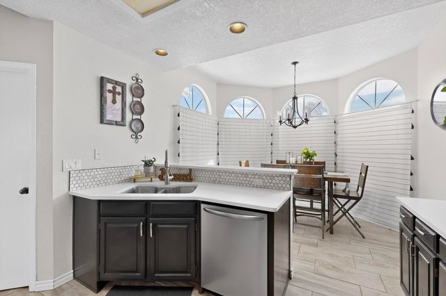 4525 Palmyra Avenue NW, Albuquerque, NM 87114