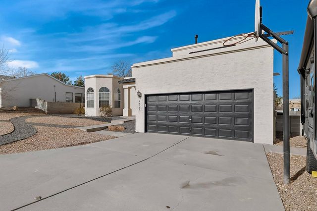 4525 Palmyra Avenue NW, Albuquerque, NM 87114