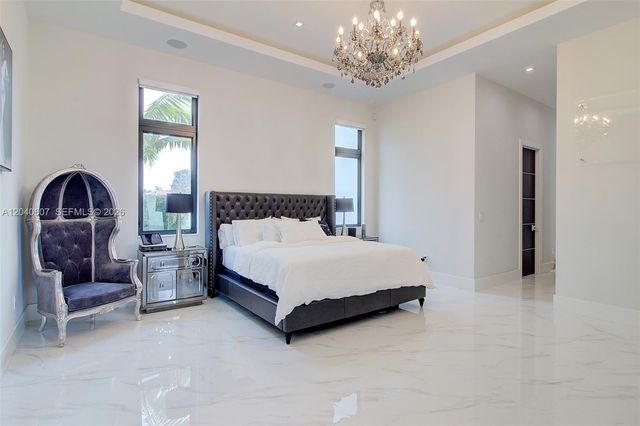 13052 NW 102nd Avenue, Hialeah Gardens, FL 33018