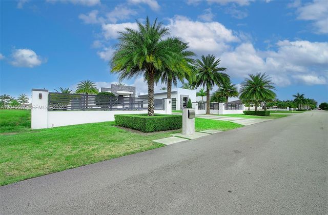 13052 NW 102nd Avenue, Hialeah Gardens, FL 33018