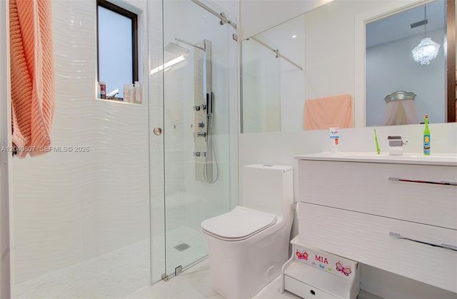 13052 NW 102nd Avenue, Hialeah Gardens, FL 33018
