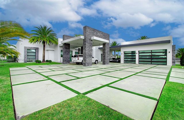 13052 NW 102nd Avenue, Hialeah Gardens, FL 33018