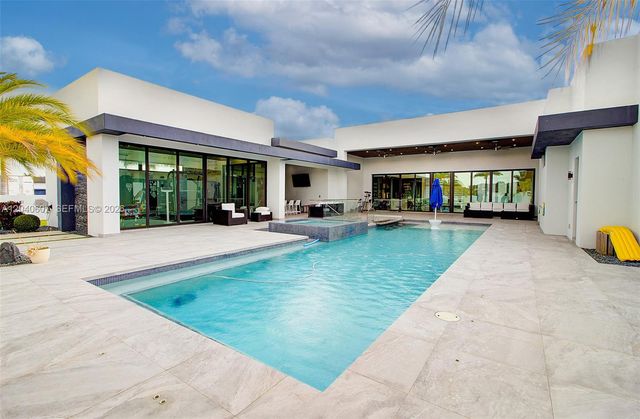 13052 NW 102nd Avenue, Hialeah Gardens, FL 33018