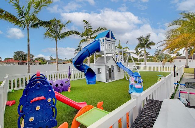 13052 NW 102nd Avenue, Hialeah Gardens, FL 33018