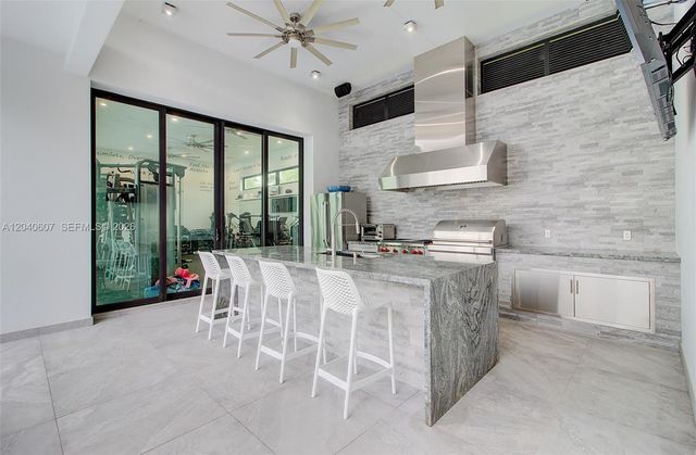 13052 NW 102nd Avenue, Hialeah Gardens, FL 33018