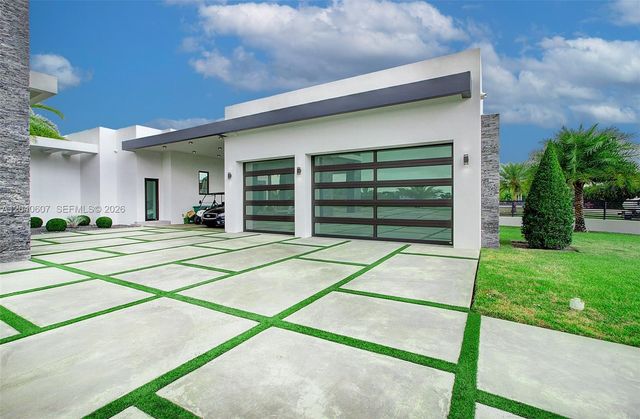 13052 NW 102nd Avenue, Hialeah Gardens, FL 33018