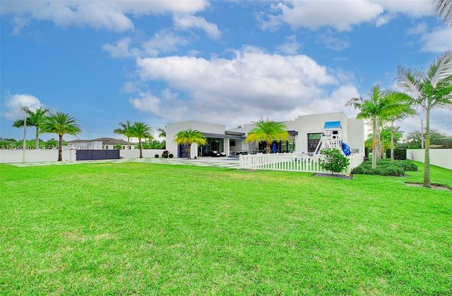 13052 NW 102nd Avenue, Hialeah Gardens, FL 33018