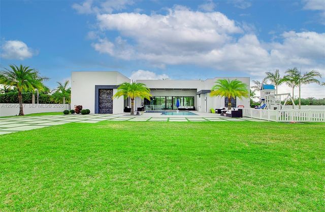 13052 NW 102nd Avenue, Hialeah Gardens, FL 33018