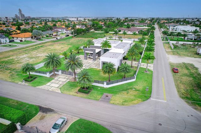 13052 NW 102nd Avenue, Hialeah Gardens, FL 33018
