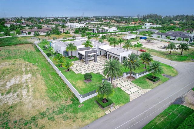 13052 NW 102nd Avenue, Hialeah Gardens, FL 33018