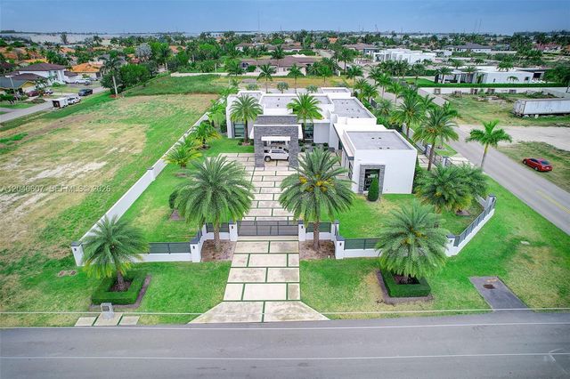 13052 NW 102nd Avenue, Hialeah Gardens, FL 33018