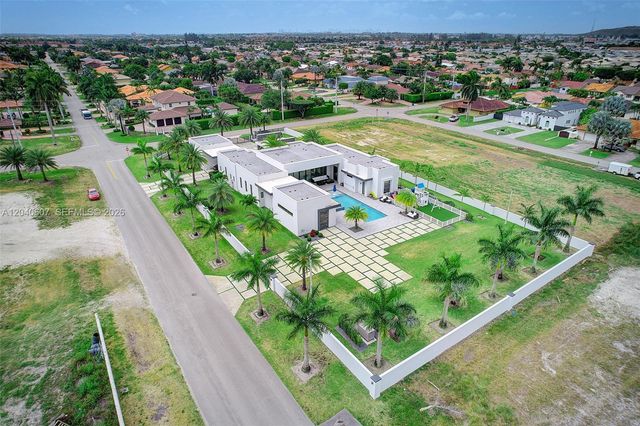 13052 NW 102nd Avenue, Hialeah Gardens, FL 33018