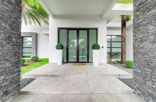 13052 NW 102nd Avenue, Hialeah Gardens, FL 33018