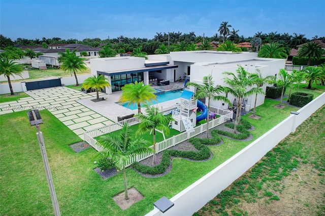 13052 NW 102nd Avenue, Hialeah Gardens, FL 33018
