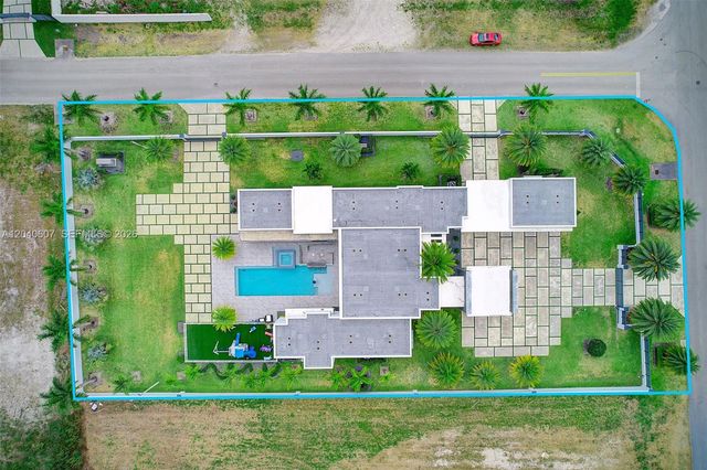 13052 NW 102nd Avenue, Hialeah Gardens, FL 33018