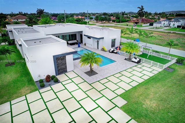 13052 NW 102nd Avenue, Hialeah Gardens, FL 33018