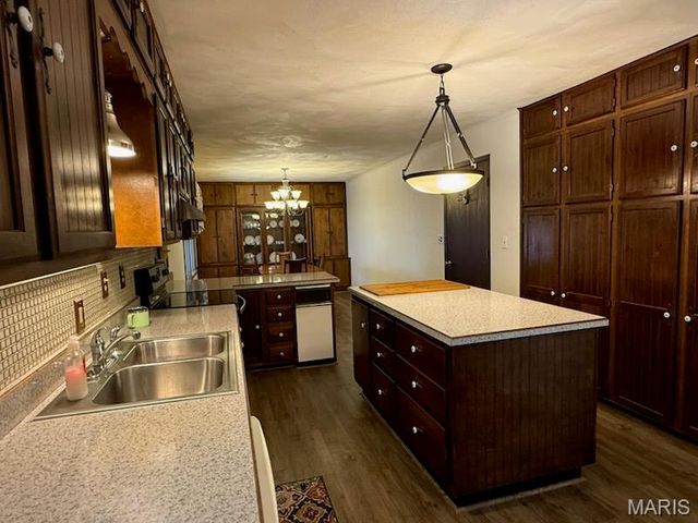 2620 Carolyn Boulevard, Granite City, IL 62040