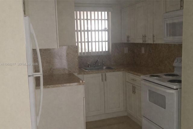 8810 Fontainebleau Blvd 110, Miami, FL 33172