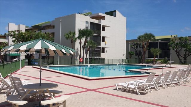 8810 Fontainebleau Blvd 110, Miami, FL 33172