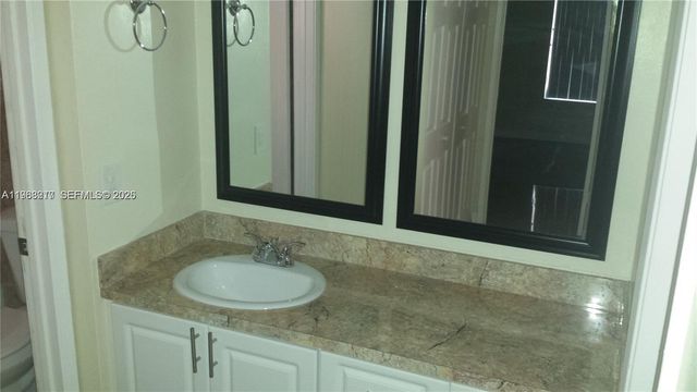 8810 Fontainebleau Blvd 110, Miami, FL 33172