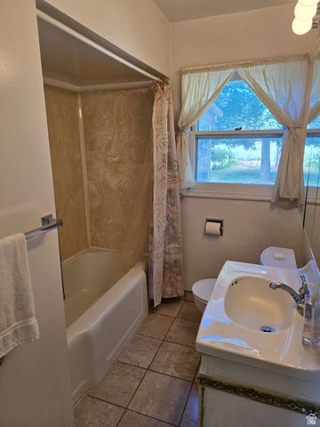 5339 S 2000 W, Roy, UT 84067