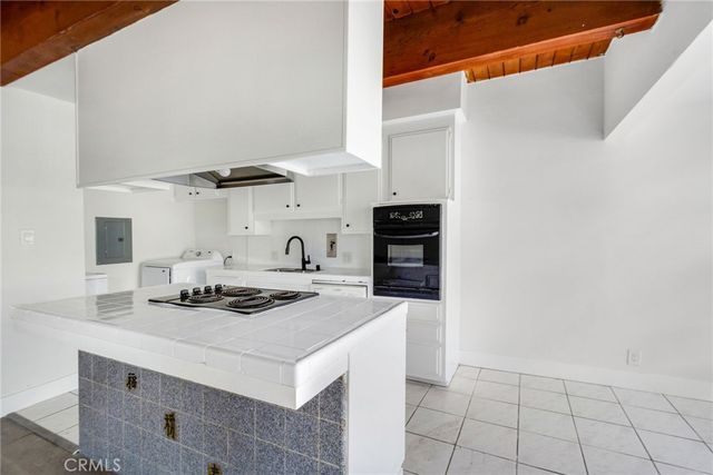 125 E Buckthorn, Inglewood, CA 90301
