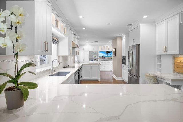 2400 Trapp Ave, Miami, FL 33133