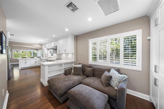 2400 Trapp Ave, Miami, FL 33133