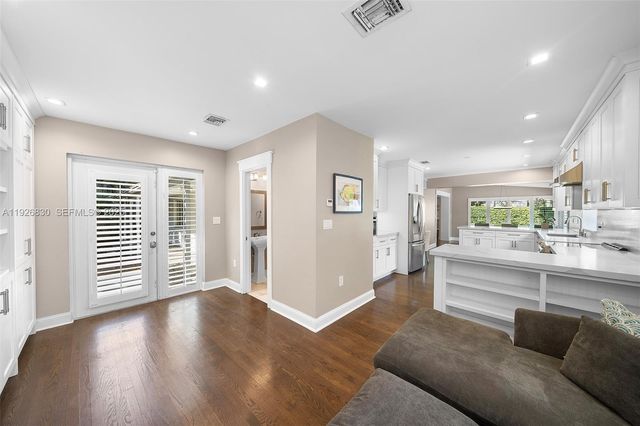 2400 Trapp Ave, Miami, FL 33133