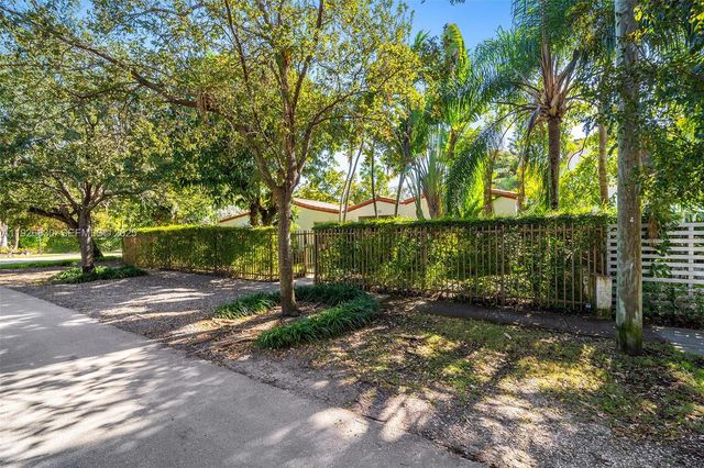 2400 Trapp Ave, Miami, FL 33133