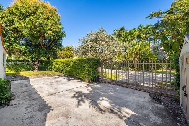 2400 Trapp Ave, Miami, FL 33133